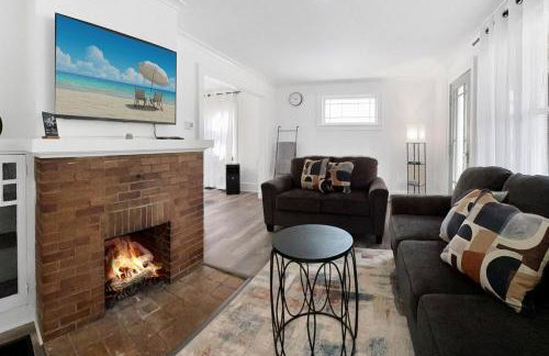 Save 50 percent on 30 or more Days! 3BR by UofR & ROC NY Airport - Foto 1
