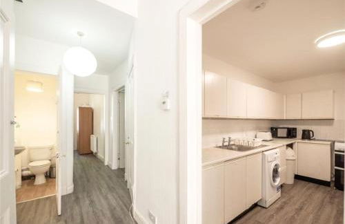 Spacious city center main door 3 bedrooms flat - Foto 5