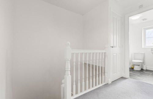 Spacious 3-Bed Home, Parking, Garden, Sleeps 7 - Foto 35