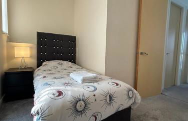 Comfortable 3-Storey House with Free Car Parking - Foto 6