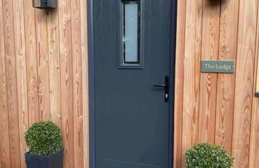 Larks Leaze Lodge, Steeple Ashton, Wiltshire - Photo 37