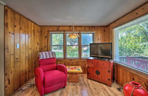 Pet-Friendly Home with Views of Lake Delavan! - Foto 6