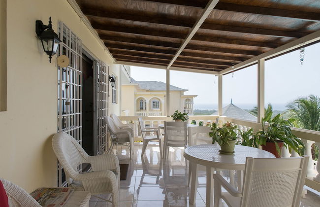 The Royal Kensington Villa - Photo 8