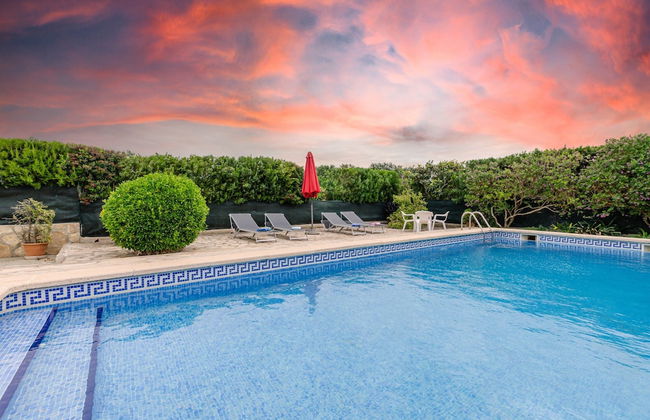 Peaceful Villa in Serene Retreat - Photo 23