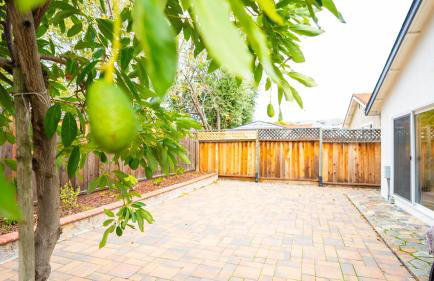 Grand Lux 4BR Prime Location & Serene Yard - Foto 31