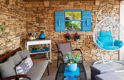 Pet Friendly Home In Postira With Wifi - Photo 4