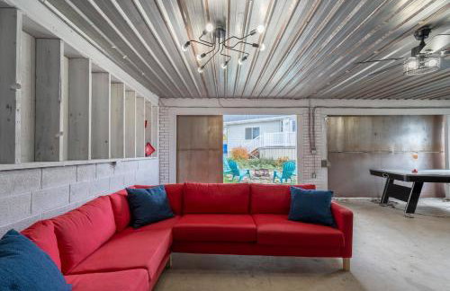 Business in Front and Fun in the Back Pets too - Photo 27