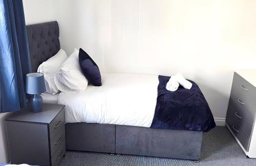 2ndHomeStays- Bilston- Contractors Friendly Townhouse - Foto 20