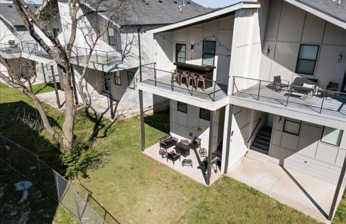 Nash House & Bars of Broadway with Patio Bar and Views! 8min Downtown! Sleeps 12! - Foto 26