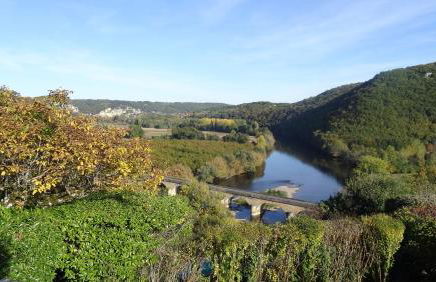 CHAMBRE du SABOTIER - Studio troglodytique - A 100 m Baignade en rivière - Location de Canoë - Circuits cyclo - Aire de pique-nique - 3 restaurants - Foto 28