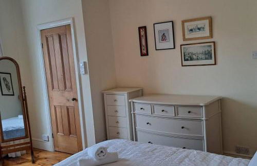 Stunning 3BD Victorian House in Bramhall Village - Photo 15