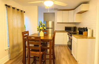 Beautiful 4Bedroom Retreat Close to Niagara Falls Your Home Away from Home - Foto 14