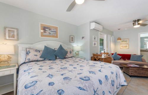 An Island Getaway at Palm Tree Villas - Photo 51