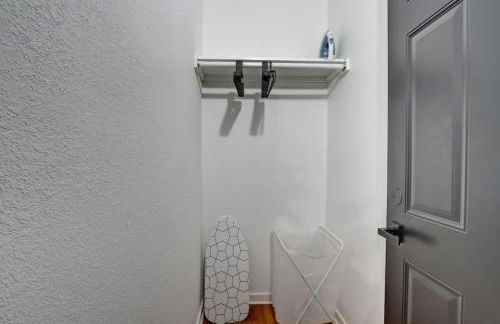 East Side Gem Steps to Brady St & McKinley Beach - Foto 10