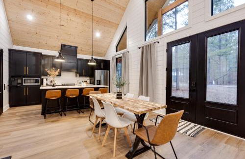 Crimson Creek Cabin - Hot Tub, Playset, Family-Friendly - Foto 11