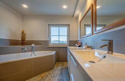 Lüftenblick - 2 Ferienwohnungen am Starnberger See, mit Terrasse oder Balkon, Weitblick, Sauna, Kamin, E-Ladestation - Foto 56