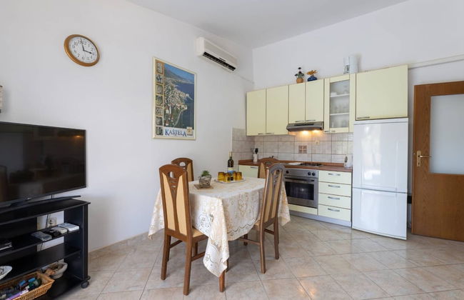 Bright and Spacious Apartment With Terrace in Kastel Stafilic - Foto 9