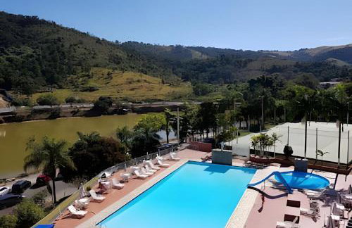 Espaçoso Flat com Varanda no Cavalinho Branco - Foto 14