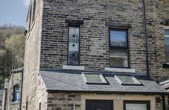 Sleeps 6 4 bedrooms 2 minute walk to the Square Hosted Happy Valley Cast - Photo 55