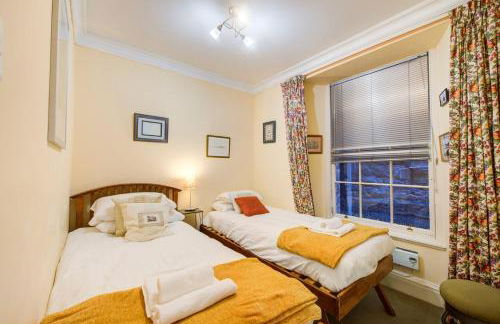 GuestReady - Historic Edinburgh Old Town Apartment - Photo 4