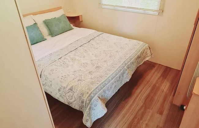 3-bed Cabin, Sleeps 6 With Pool & 5 Mins to Beach - Foto 4