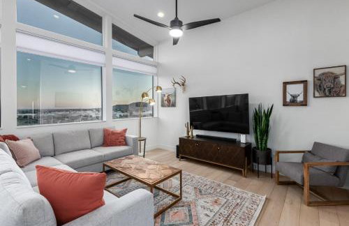 3BR Retreat with Heated Pool, BBQ and Mountain Views - Foto 46