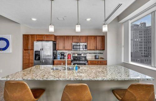 14th Floor Lux Downtown Condo w/ LAKE VIEWS & Gym - Photo 24