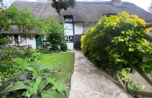 Old Cottage in Stratford upon Avon - Photo 1
