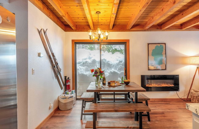 Minutes to Skiing & Lake Hot Tub, Fire Pit, Deck Indigo Owl by Avantstay - Foto 23