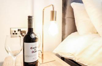 The Booker Retreat - Bright 1BR Top Floor Apt with Free Secure Underground Parking - Foto 48