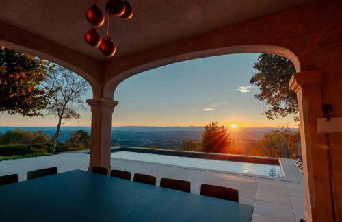 Le mas du roulier, villa provençale chic, 320m2 au calme avec vue 180 sur puy de Dôme - Foto 2
