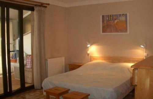 Charmant F2 avec Garage, Terrasse et Véranda, à 500m du Centre et 600m des Cures à Amélie-les-Bains - FR-1-703-131 - Foto 2