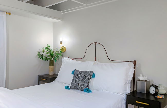 Mid-Century Vibes Basement - Foto 2