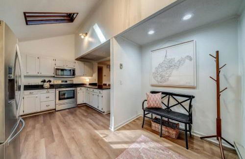 Secluded Retreat w Hot Tub, FirePit & Pool Access - Foto 13