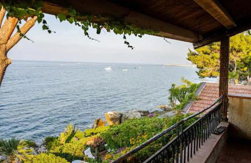 Alle due Torri, villa sulla roccia a picco sul mare - Foto 4