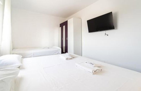 Four-Bedroom Holiday Home In Islam Latinski - Photo 40