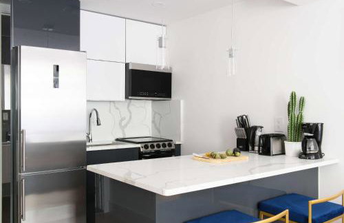 1597-3 Studio Upper East Side Apt W&D in unit - Photo 3