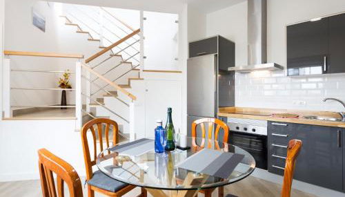 Apartamento Minimalista con Terraza, WiFi y a 1 Minuto de la Playa - ES-279-4 - Foto 2