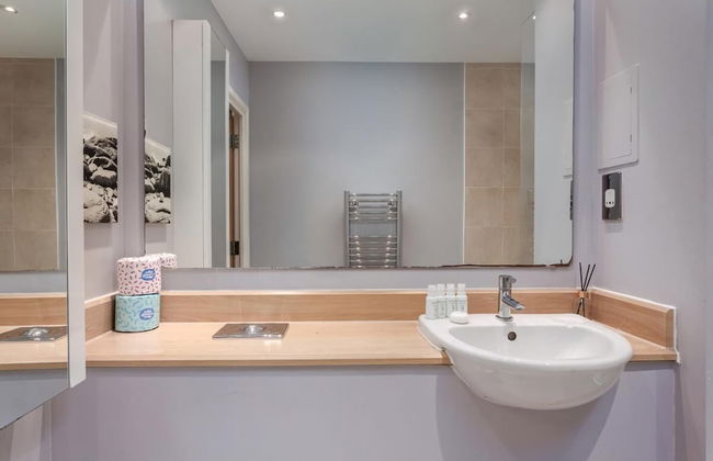 Bright and Stylish Kennington Gem - Foto 24