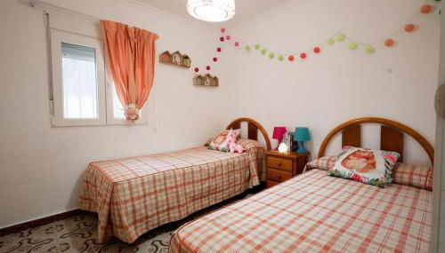 Cómodo chalet en la playa con gran patio exterior cerca del MET Y Campo de Golf - Photo 4