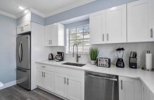 Serene WPB Escape Pool Near Beach - Foto 3