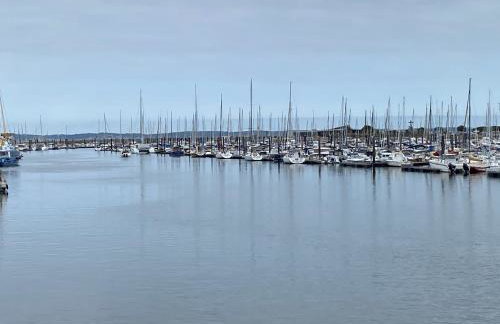 Aux pieds des plages, du port, de la piste cyclable et des commerces de proximité, un studio au dernier étage avec une vue panoramique sur le Bassin d'Arcachon, entièrement rénové, dans une résidence avec piscine - Foto 26