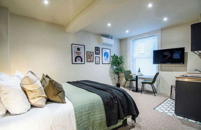 Thetford Hive - Photo 16