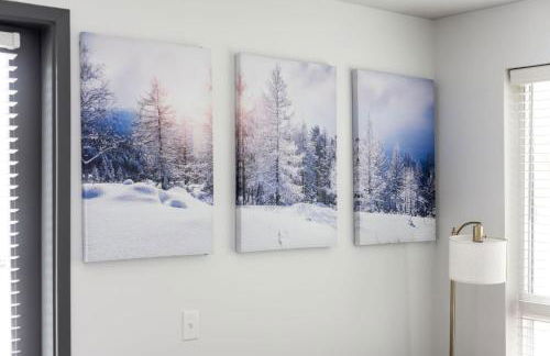 Bright & Cozy 2BR Retreat w Parking Broad Ripple - Foto 28