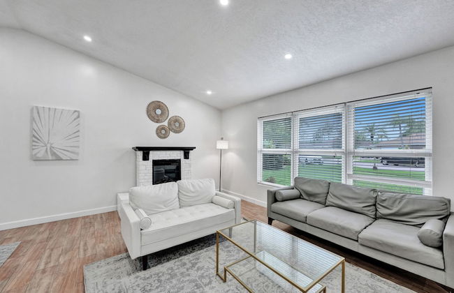 Villa Royale 4 BR Home w Pool & Hot Tub - Foto 32