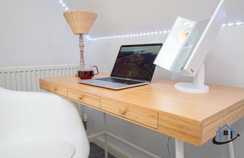 Garfield House, 3 bed house, sleeps 7, Nr Rushden Lakes, allocated parking, corporates welcome - Foto 14