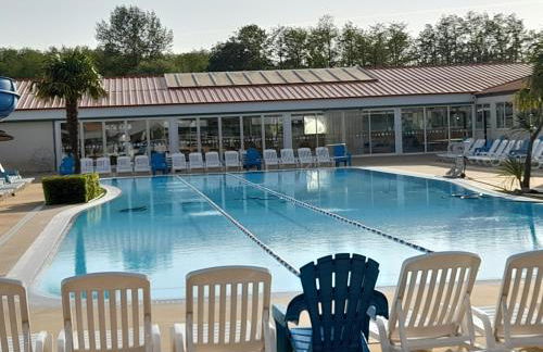 Mobil home camping les Charmettes 4 étoiles les MATHES en Charente Maritime prés du ZOO de la Palmyre 8 personnes tout confort 3 chambres 2salles de bains 2 WC Lave linge lave vaisselle Climatisation bien situé - Foto 18