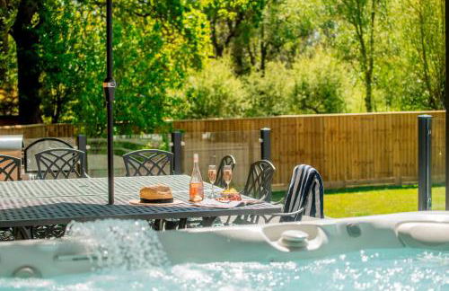 Magnolia House with Hot Tub Park Facilities - Photo 2