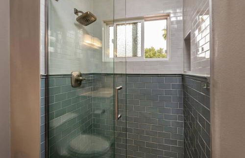 Spacious 5BR San Jose Home w Parking & Backyard - Foto 31