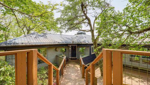 Close to Trails! Seven Devils Retreat with Hot Tub - Foto 2